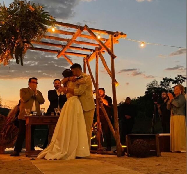 Jornalistas Mari Palma e Phelipe Siani se casam em São Paulo