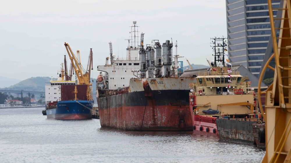 Ambientalista reivindica uso de venda de carcaças de navios na Baía